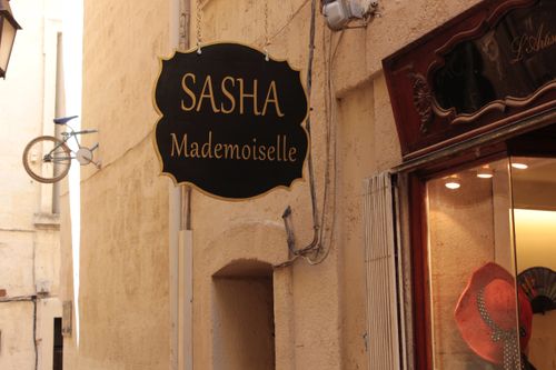 Enseigne Sasha Mademoiselle
